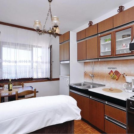 2 Bedroom Lovely Apartment In 스타리그라드 파클레니차 외부 사진