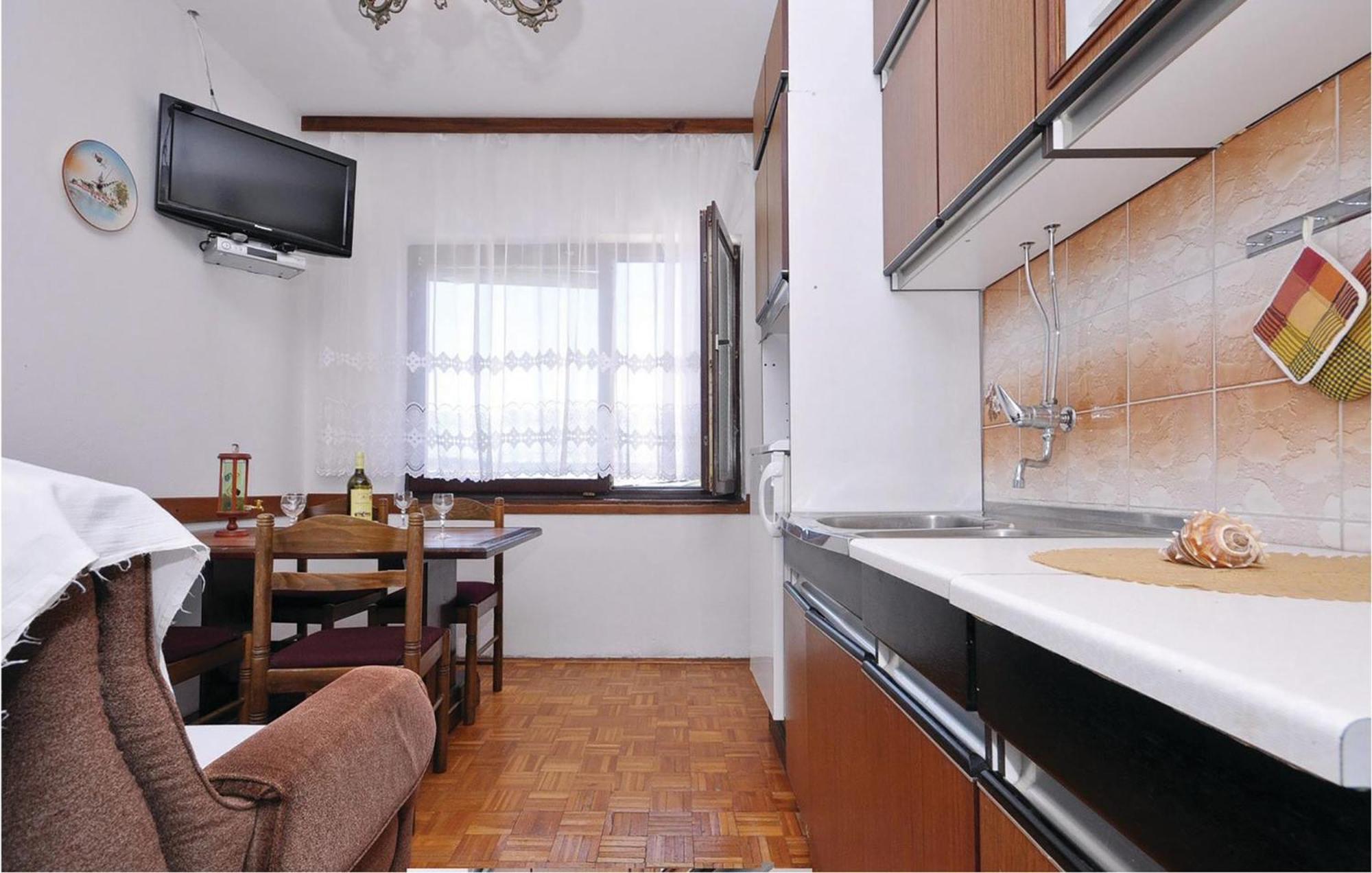 2 Bedroom Lovely Apartment In 스타리그라드 파클레니차 외부 사진
