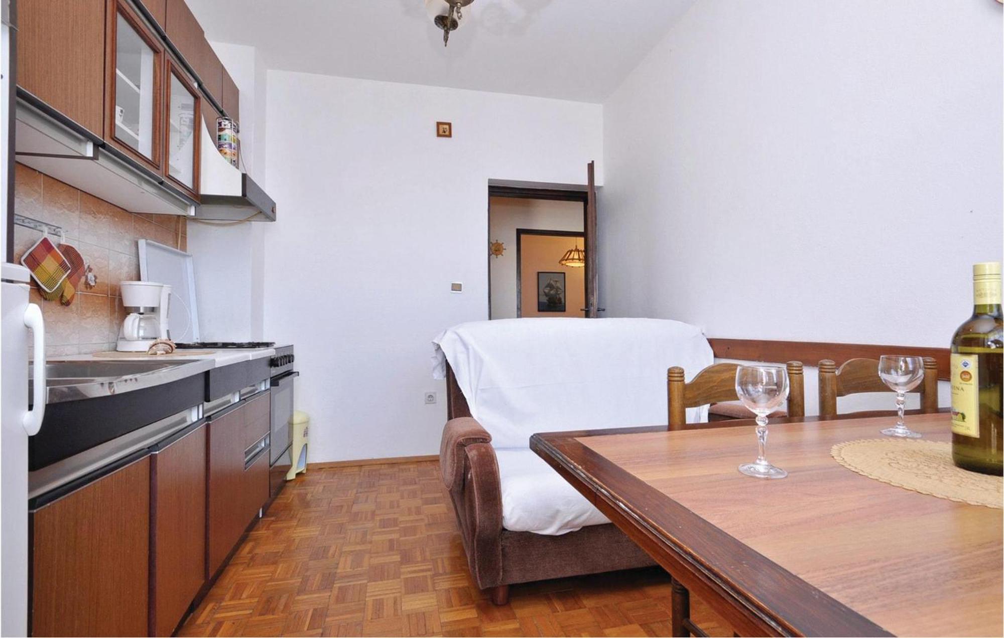 2 Bedroom Lovely Apartment In 스타리그라드 파클레니차 외부 사진